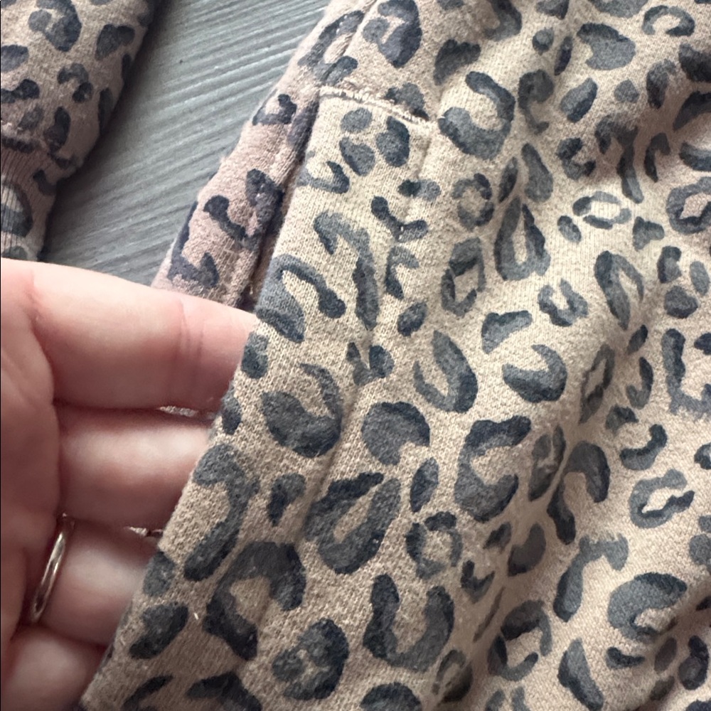 Abercrombie & Fitch Soft Collection Leopard Cheetah Print Cardigan Sweater Small - Picture 3 of 6